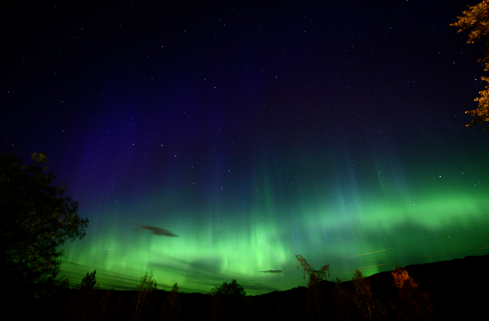 pbrekke's tweet photo. Northern lights over Oslo - and soon the #Aurora will be presented at the #TEDx in Arendal @tedxarendal http://t.co/10qccYpkGm