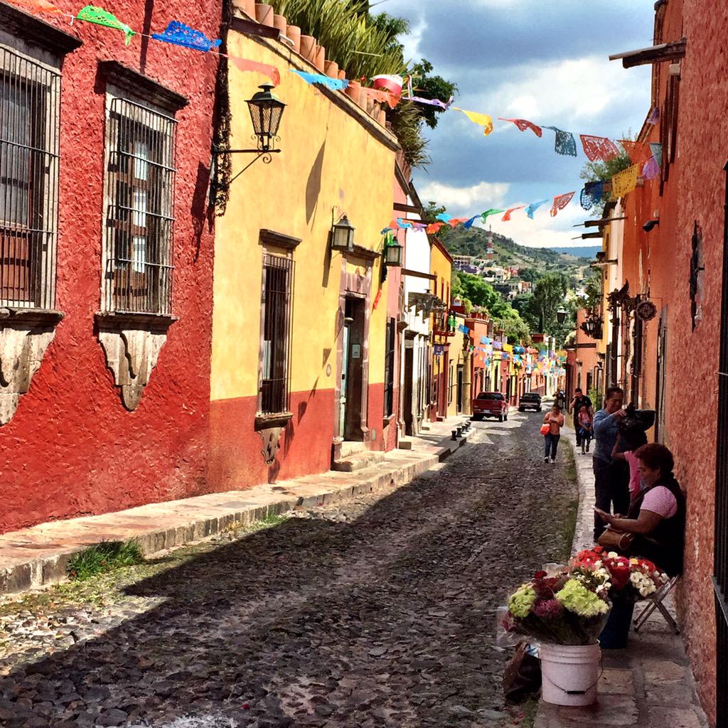 Campanas_SMA's tweet photo. Charming cobbled stone streets of #SanMigueldeAllende #Guanajuato #Mexico http://t.co/1gcktTg6Ej 
via:  @carlosmelia