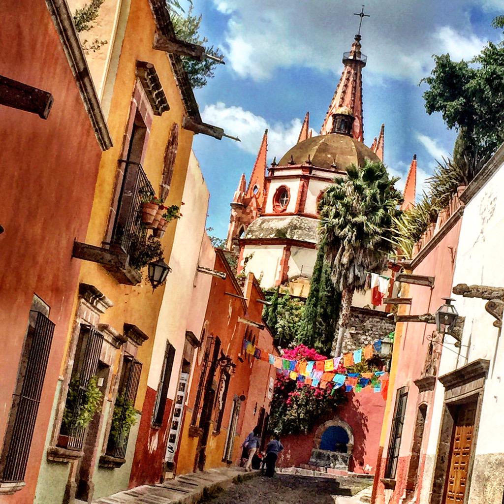 Campanas_SMA's tweet photo. Charming cobbled stone streets of #SanMigueldeAllende #Guanajuato #Mexico http://t.co/1gcktTg6Ej 
via:  @carlosmelia
