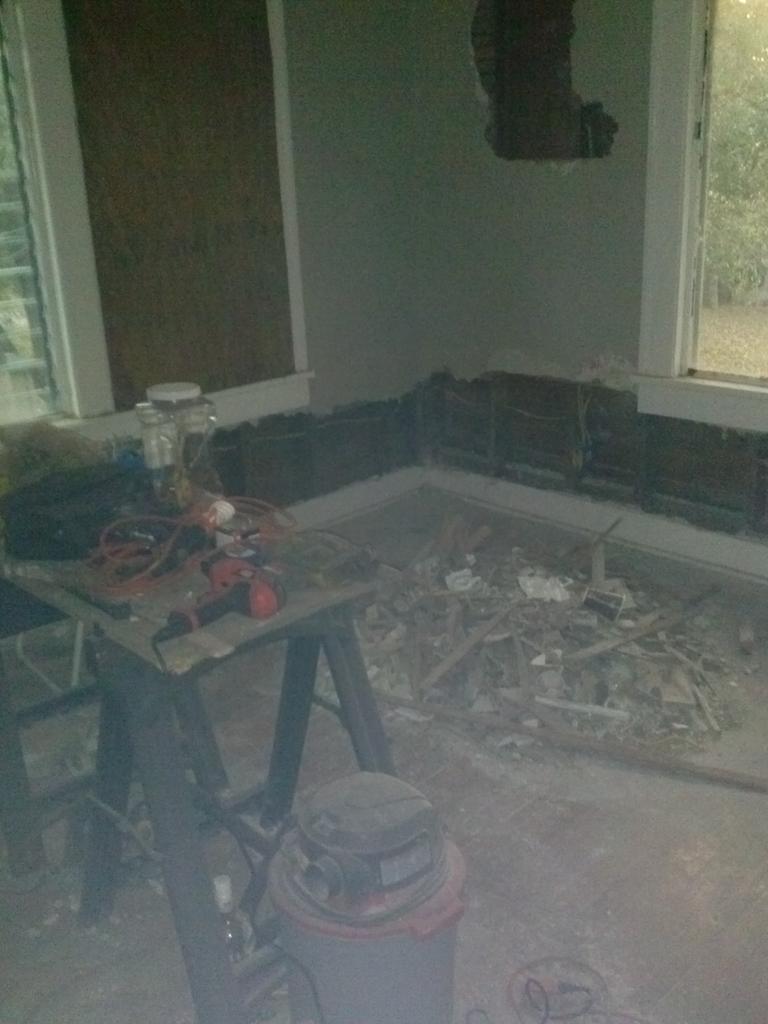 cleanupcrew360's tweet photo. Just another day on the job cleaning out some construction debris. http://t.co/EnztiatXu6