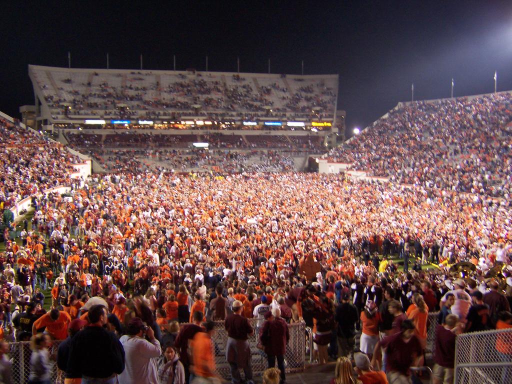 Coach_Perry24's tweet image. Pic of my last @VT_Football night game Nov'03 beat #2Miami Hurricanes 31-7. Will they beat #1? Lane Stadium is INSANE