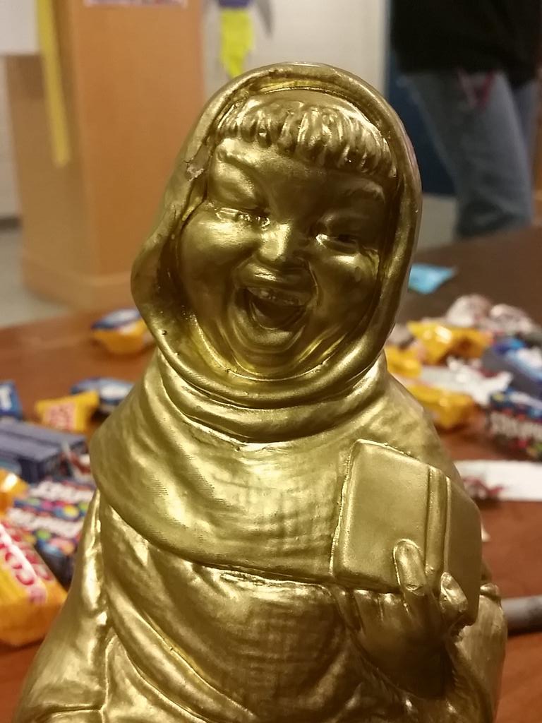 BowaterHouse's tweet photo. If you see a golden statue making its way around bowater tonight take a pic and #bowatertuck ! http://t.co/bsvcDHZgQd