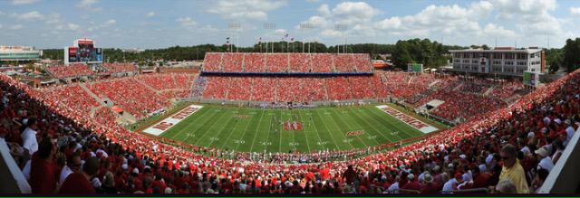 collegebracket1's tweet image. Best College Football Atmosphere
-Round of 64-
RT for NC State, FAV for Kansas