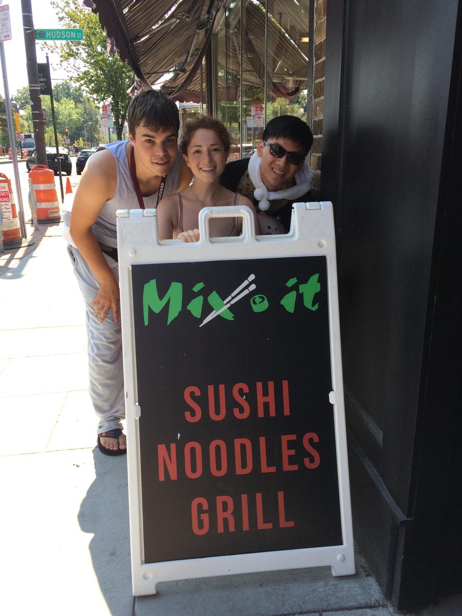 TeamAnimalFtw's tweet photo. Mix-it sushi so hot, meltin' our skin right off.  @quadlifeharvard #quadcrawl http://t.co/VboJ1ZrVp2