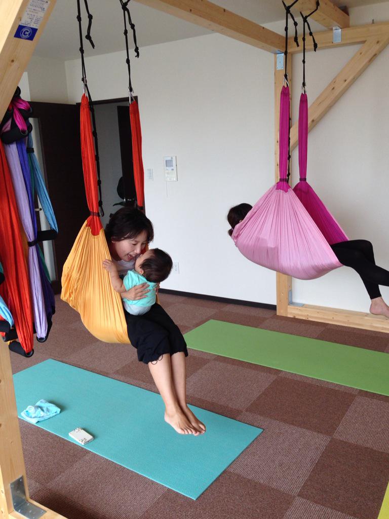 自由が丘ボディメイクスタジオkinove Op Twitter ママ空中ヨガ 空中ヨガ シルクサスペンション エアリアルヨガ ヨガ 武蔵小杉 武蔵小杉1分 子連れ加圧 Http T Co Kpjay5r0ya