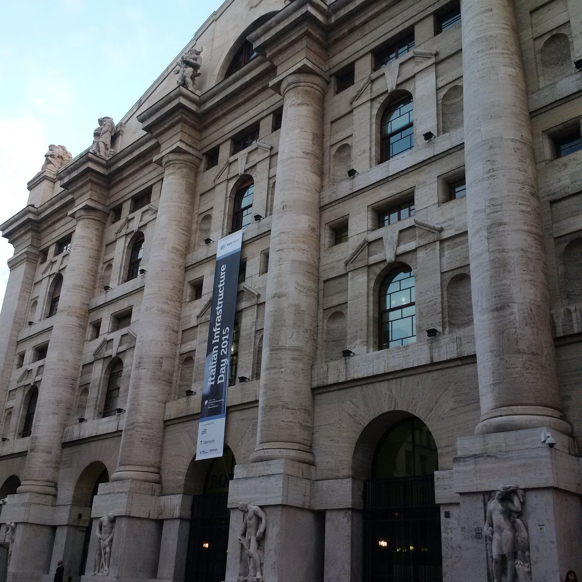 PatriziaCelia's tweet photo. Ready for the #ItalianInfrastructureDay to be held today in @BorsaItalianaIT http://t.co/8Z8T4aYZ3t