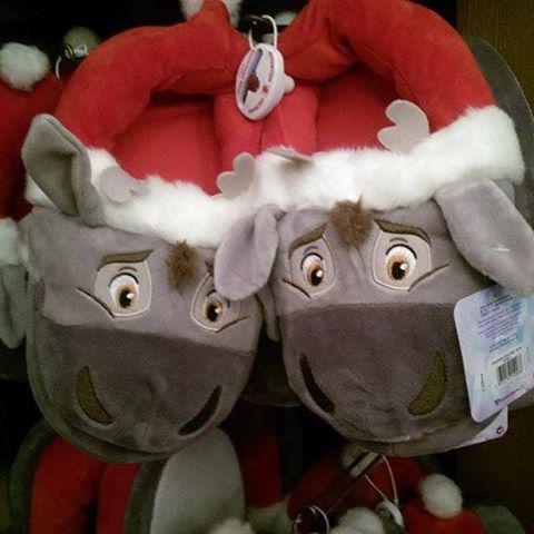 eetbaar Voel me slecht Ja DisneyLifestylers on Twitter: "New Christmas Sven slippers from Disneyland  Paris. #disney #disneyfrozen #frozen #sven #di… http://t.co/ud9szVLZEd  http://t.co/4sU1MJaAre" / Twitter