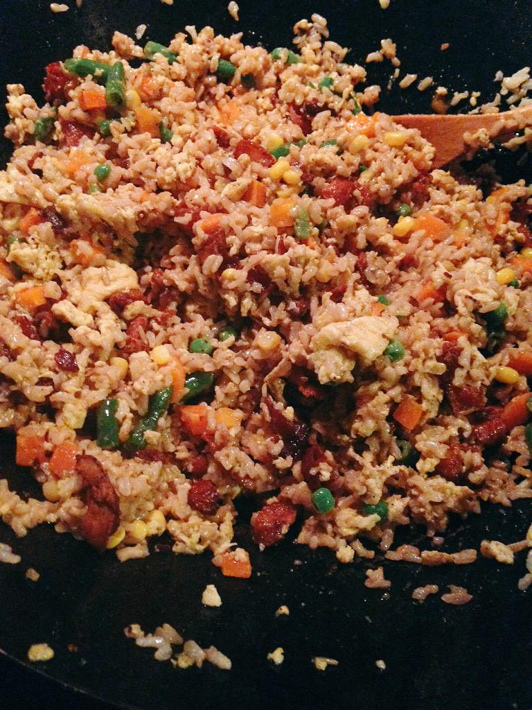 jeterbugg's tweet photo. #Bacon fried rice. #homemade #becauseBacon #modifiedrecipe #inventomio #NomNom #yum http://t.co/jW9z7v9UES