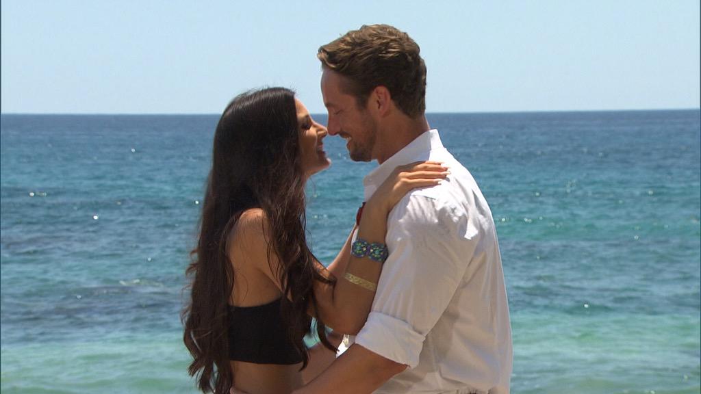 Bachelor In Paradise - Season 2 - Episode Discussions - #3 *Sleuthing - Spoilers*  - Page 35 COWDS_OUwAAUjyk