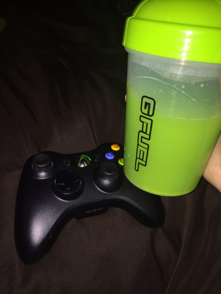 RachKeating13's tweet image. playing AW on Xbox 360! #NeedANewSystem #PS4orXboxOne?