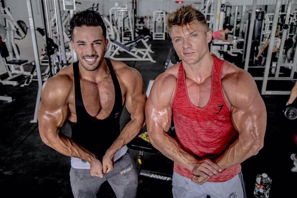 JuniorJones5's tweet photo. Give me a few years and I'll hopefully be like my idols 💪 http://t.co/Bz1HAeQfnb