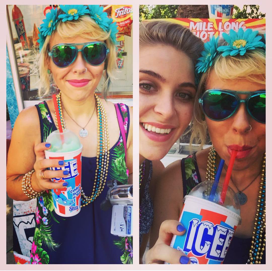 HartmannConnie's tweet photo. These girls hangn'at the LA County Fair. #California #westcoastwanderings http://t.co/fDmYb5VHyS