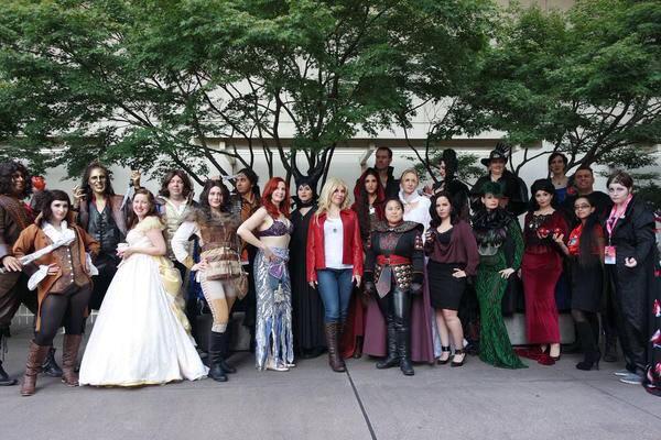 OnceUponAFan's tweet photo. More #OnceUponATime Cosplay @DragonCon http://t.co/qhb12pwJqt