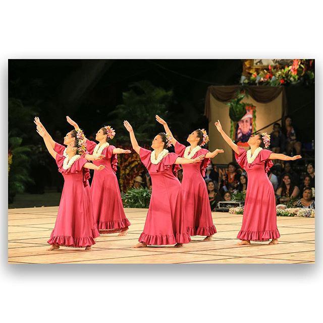 KeAoHula's tweet image. The ladies of Halau Hula Ka Lehua Tuahine and #kumuhula @kalehuatuahine 
1st place Wahine Auana #MerrieMonarchMonda…