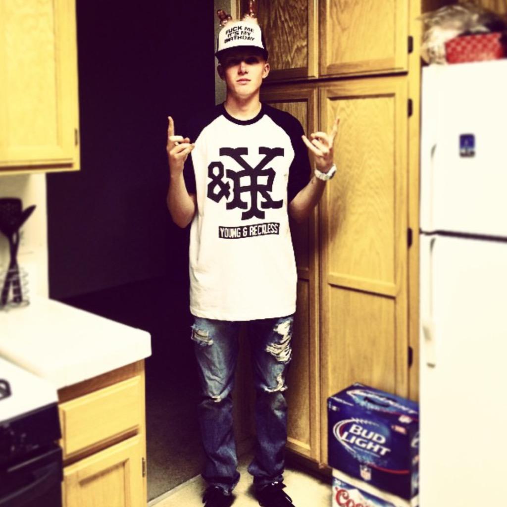 teebox__'s tweet image. Twenty to twenty-one. Been a crazy year. #AlwaysStrive