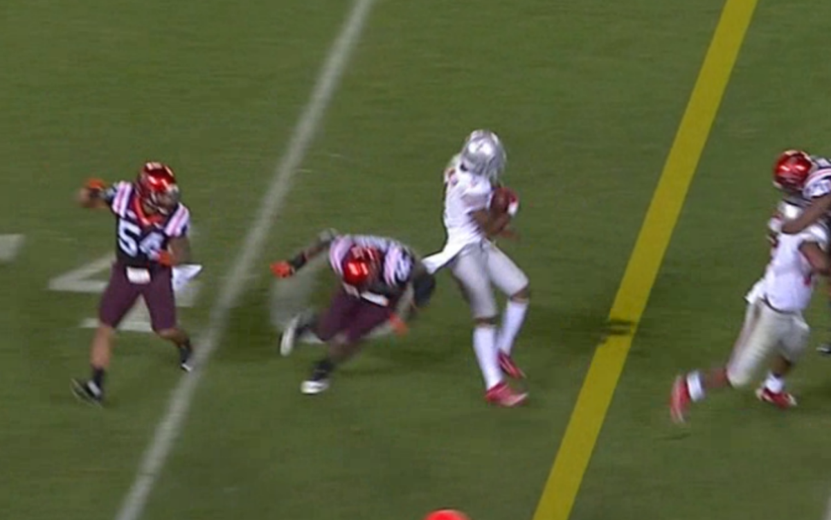 SportsCenter's tweet photo. Braxton Miller hit the B button with that outrageous spin move! http://t.co/mTxcilHpI6