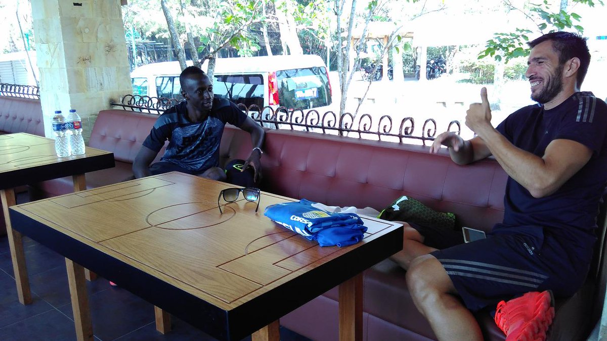 FPlusArena's tweet photo. Vujovic smiled n showed his thumb up. enjoy the conversations with Konate at Cafe Kick @FPlusArena @FootballPlusJon http://t.co/MB9CfqermM