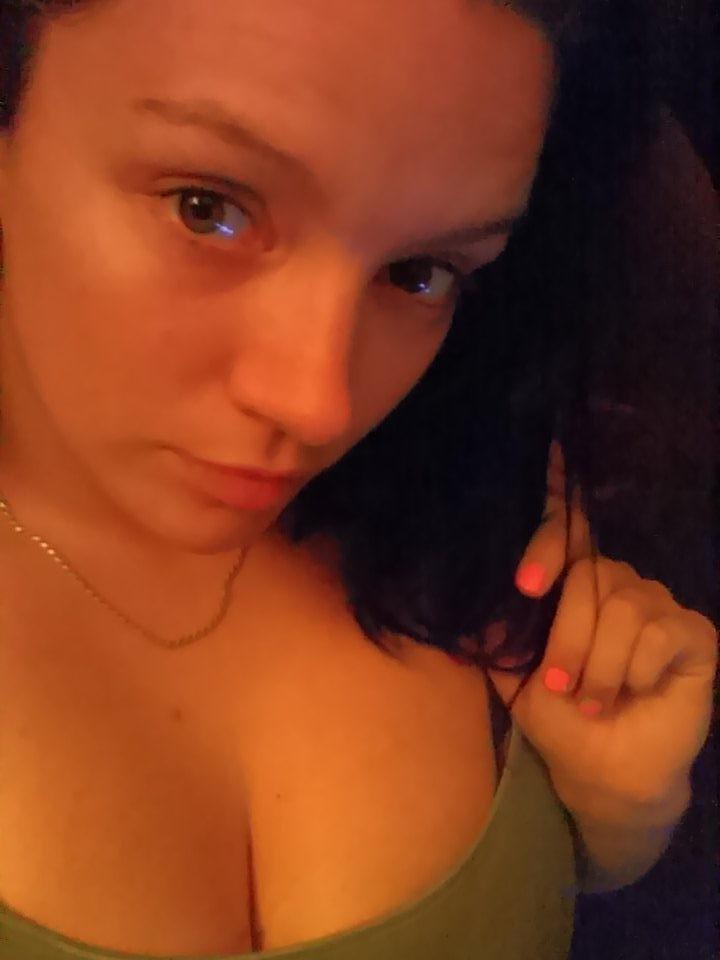 snugasabug809's tweet image. Bored...  feeling sexy tonight....