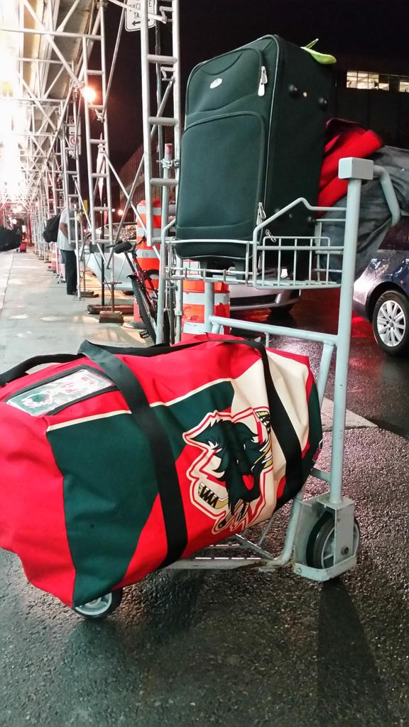 aoligny12's tweet photo. Great weekend @AlexOligny13 in Montréal headed back to Abitibi @ForestiersAmos 2 get the regular season going #Proud http://t.co/UAgkz4YXdJ