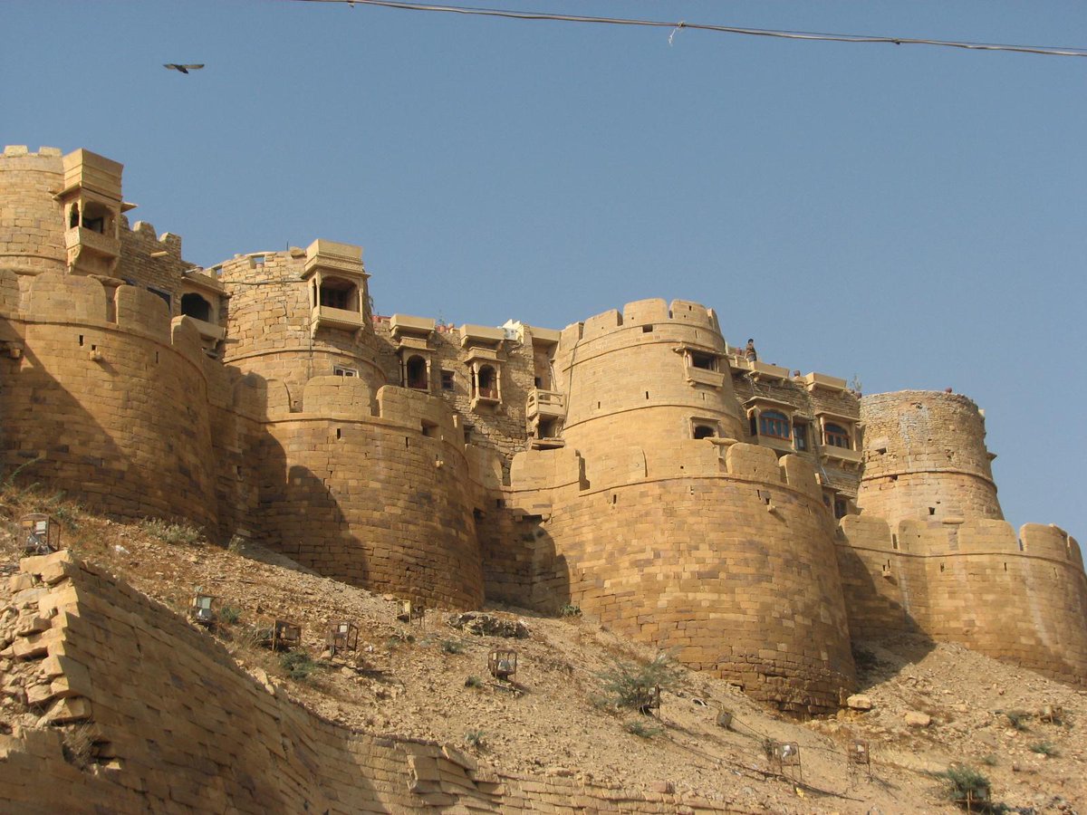 myPetVictoria's tweet photo. http://t.co/cHw7spmWPg 
The Land of the Kings- Rajasthan #tripoto #Road trips http://t.co/zRLtgb2HiT
