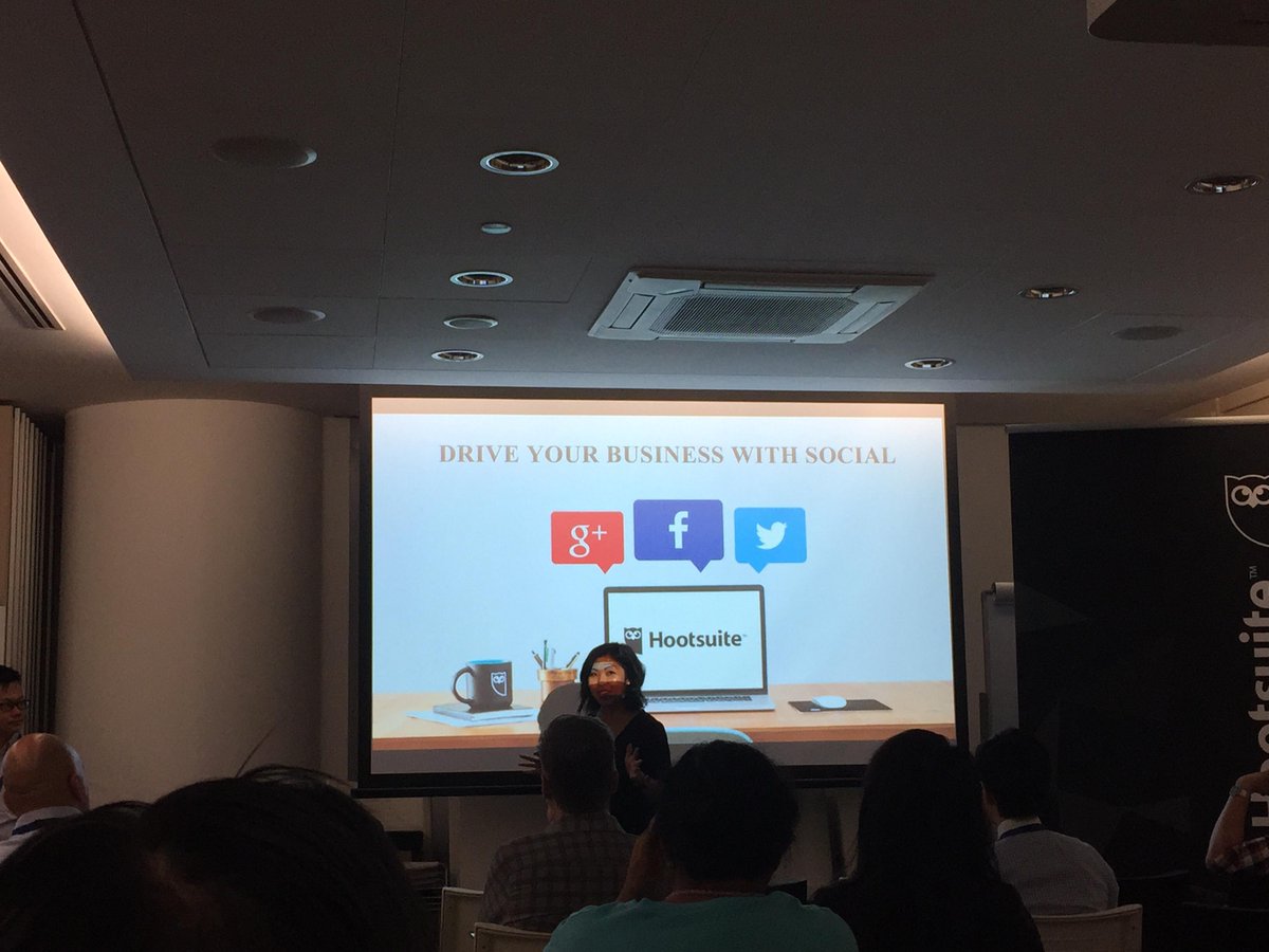 HootsuiteAPAC's tweet image. .@HootsuiteAPAC’s expert #social coach @HootVicky has started on #cloudproductivity!