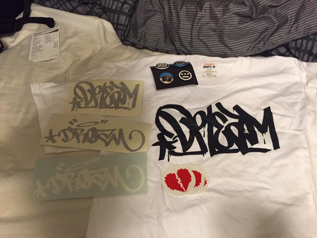 jeffsaliba's tweet photo. Gotta have souvenirs! #Hieroday #dreamTDK #HBK http://t.co/eRdnqwide2