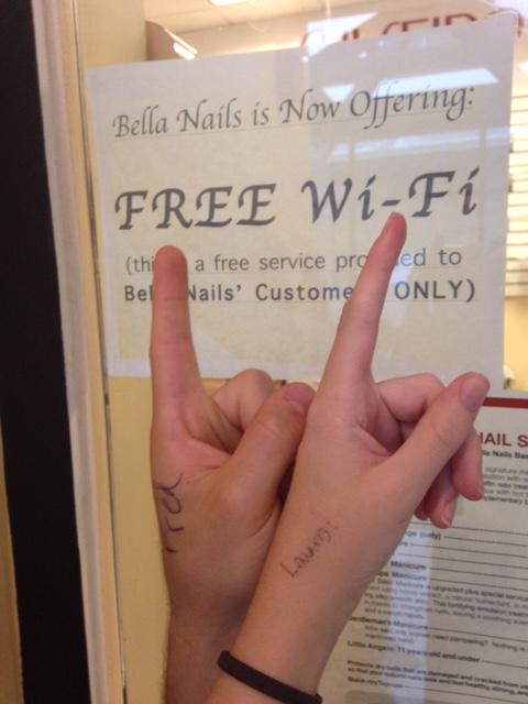 dagmarsarmy's tweet photo. @quadlifeharvard - @dagmarsarmy discovers @bellanails http://t.co/FYoJijo59H