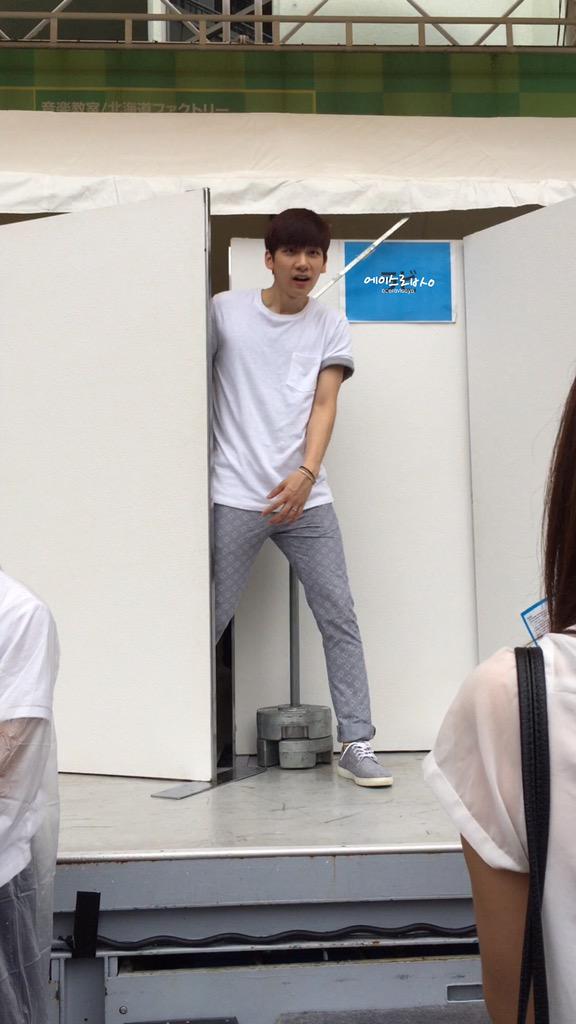 COWxpVdUEAQVIsk.jpg:large