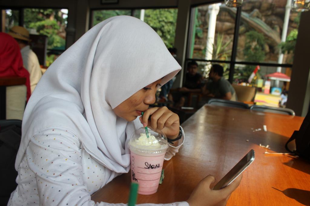 sitsarah_n's tweet photo. Gabut gini nih haha http://t.co/JYJlVgz0hP