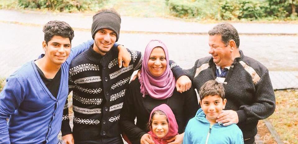 Remember the crying father from Syria, carrying child in his arms?  He + his family are now safely in #Germany