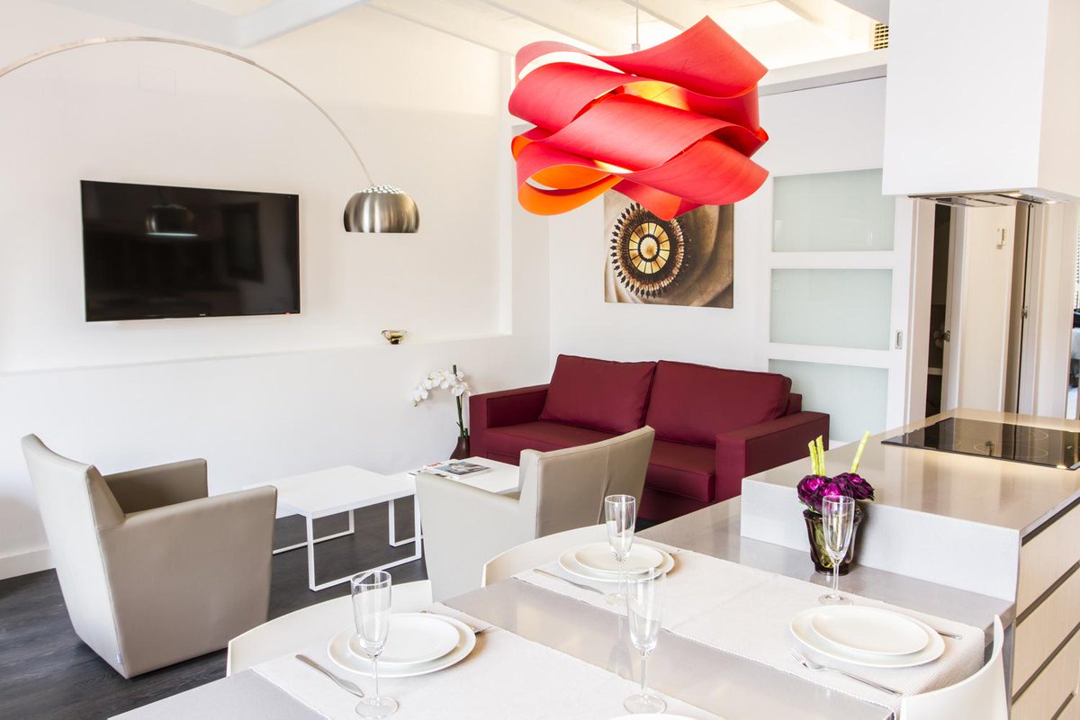 staywithoasis's tweet image. Fiesta or siesta? Your choice. buff.ly/1Nlnryc #OasisDoesBarcelona #BarcelonaVacation