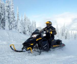 maxiaventure's tweet image. L'atout de nos séjours au #Quebec , la location de #motoneige sans caution goo.gl/Xs685S