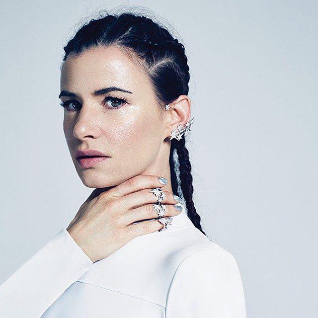 SPOTTED: The beautiful <a href="/JulietteLewis/">Juliette Lewis</a> wearing #RunaJewelry's in <a href="/notofu/">NO TOFU MAGAZINE</a>. Available instore now @ #SauceRocks.