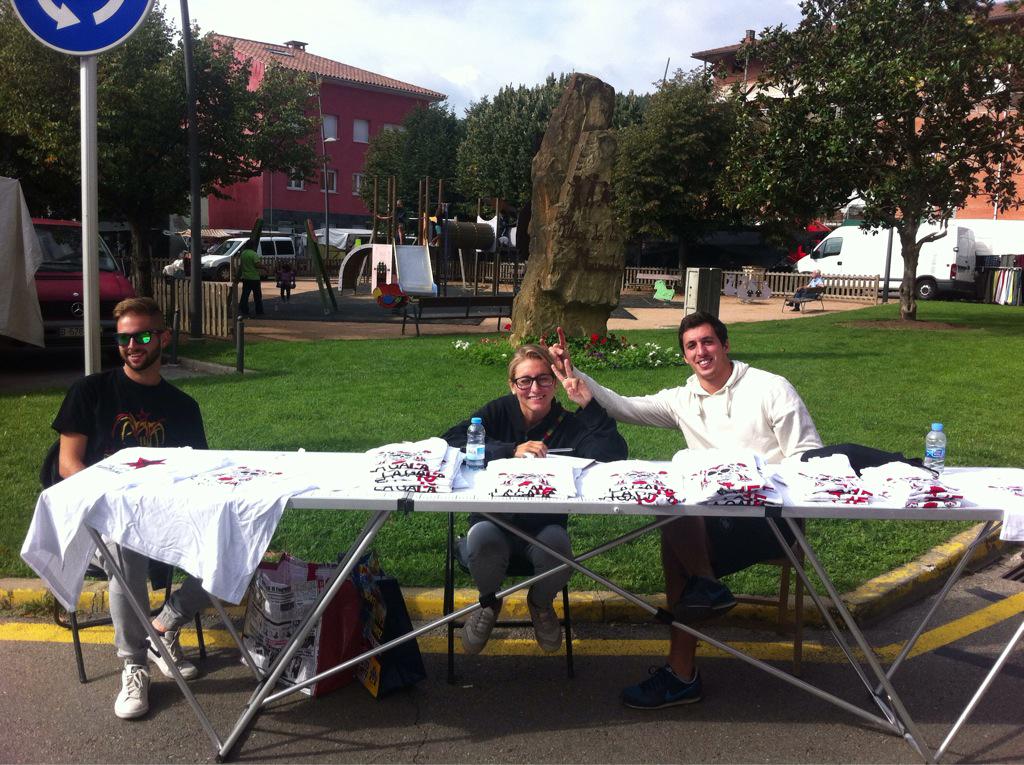 kollectiu's tweet photo. Avui som al mercat! #kolectiu #kampdevànol #kolectiukampdevànol #campdevànol #fm2015 #fmlagala15 #lagala15 http://t.co/TgSFJBj8ix