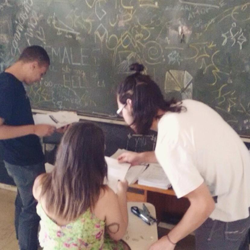 Gestão Seu ComuniC.A tirando a poeira do biombo e organizando os textos para futuros empréstimos #tchauxerox 😊👯🌾📚📂📝💸