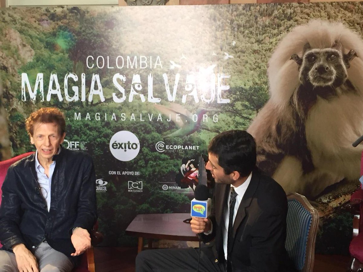 magiasalvajecol's tweet photo. Hoy gran premier en el Teatro Colón. Estamos con @davidstrings director de nuestra banda sonora http://t.co/IIr06Kaq27