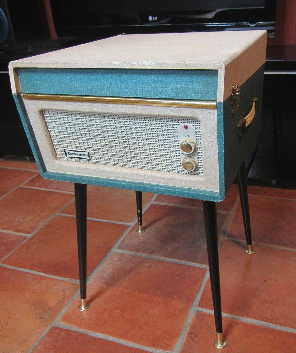 The Neatbeats ザ ニートビーツ Twitter पर ダンセット社の60sレコードプレーヤー Bermuda を入手 Crosleyから復刻版が出てるが やはり本物 この色を探してたしな 昔の英国の若者はこれでビートルズやストーンズを聴いてた だからこれが正解 Pan Http T