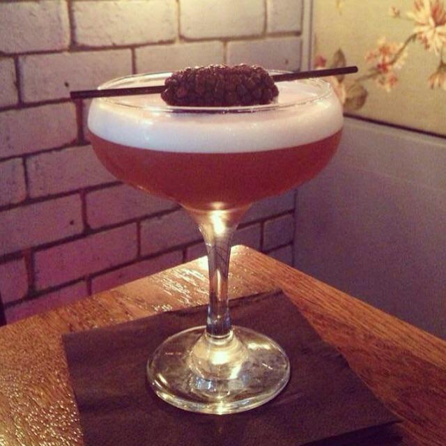 Unit_Bar's tweet image. Go classic from 4pm today with a French Martini...Grey Goose Vodka &amp;amp; Chambord shaken with Pineapple 😍 #unitbar