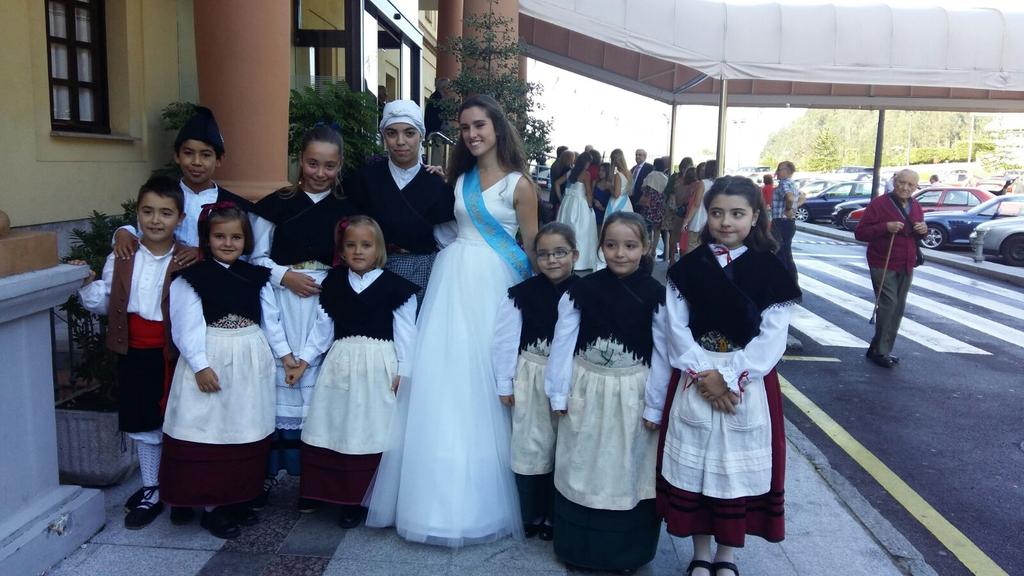 Reinas y reyes del Centro asturiano de #Oviedo y #Nocéu #DiaDeAsturias