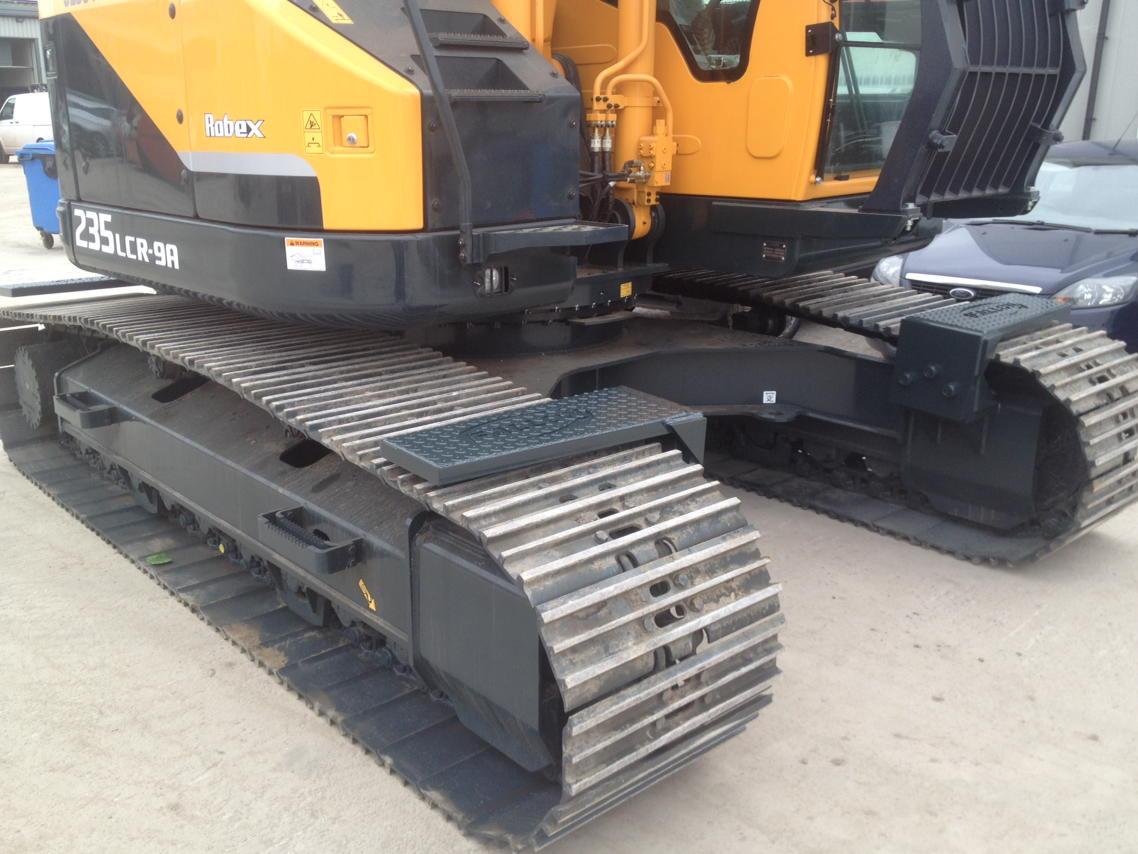 Check out these Rebar deflectors on a new <a href="/Hyundai/">Hyundai USA</a> R235LCR-9a #damagelimitation