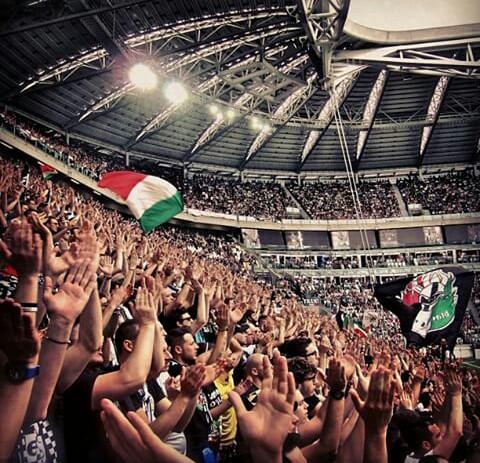 CN_Bianconeri's tweet photo. Puluhan kemenangan... Banyak cerita indah dan akan terus berlanjut..

Selamat ulang tahun, Juventus Stadium !!! http://t.co/Gw59Pw3xxL