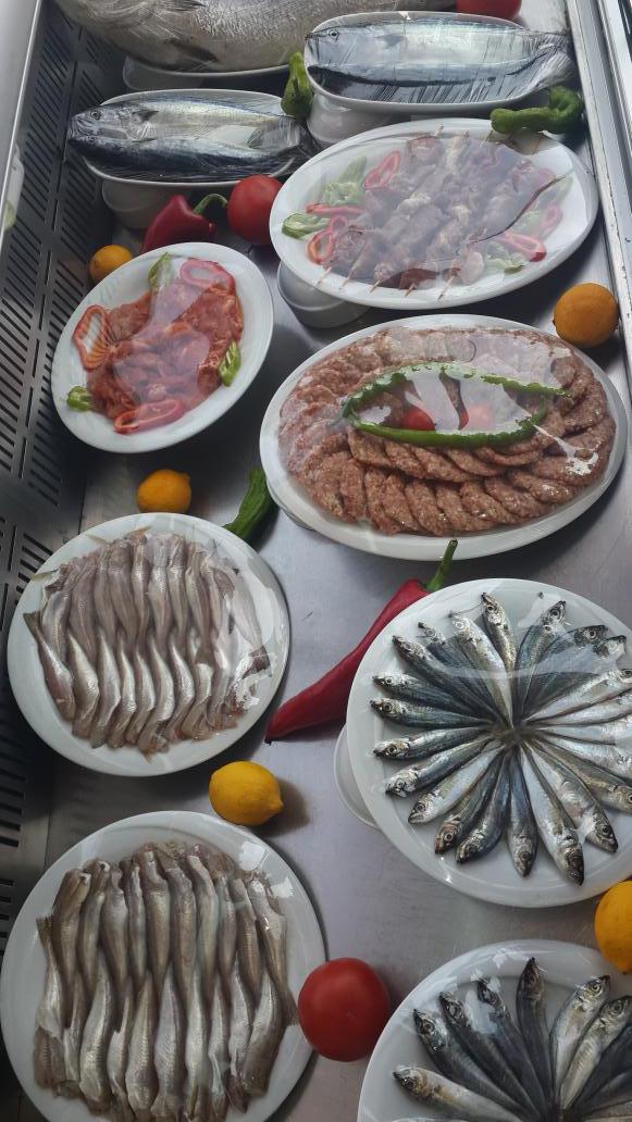 FRestorant's tweet photo. Fevzi Hoca Balik&amp;Köfte de günün baliklari #mezgit #barbun #ıstavrit #Palamut #Deniz &amp; Kaya Levregi http://t.co/mvTcRE6GeA