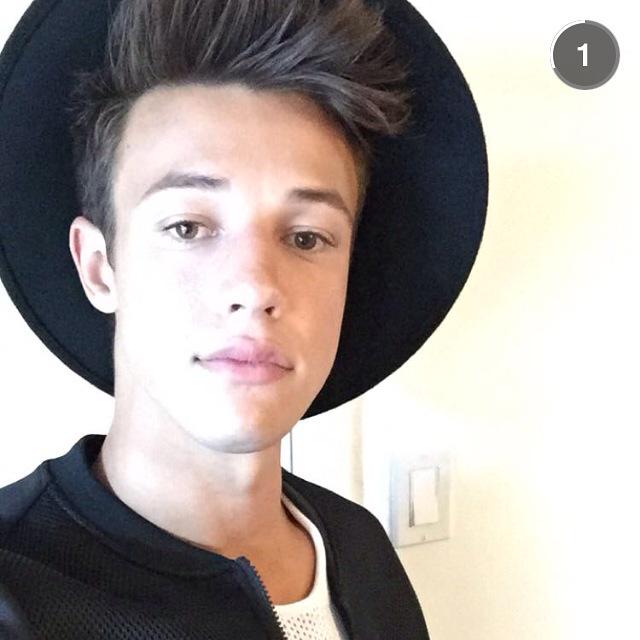 falah_noha's tweet photo. Happy birthday to the only person that can make me smile in the hardest times😍😍 @camerondallas you're 21 http://t.co/wLLuA0ue7A