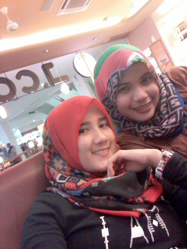 BebyZelvya's tweet photo. Hang out with kesayangan ekye, http://t.co/ahbIeyTXUq