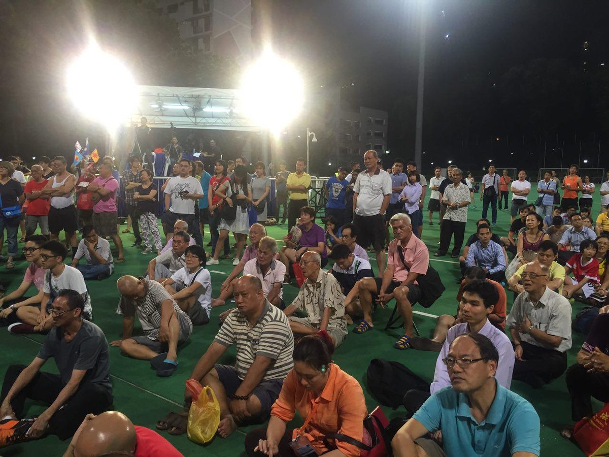 singapolitics's tweet photo. Ms Han Hui Hui, who is contesting Radin Mas SMC as an independent, has yet to take the stage at her rally #GE015 http://t.co/28EIYFwlEY
