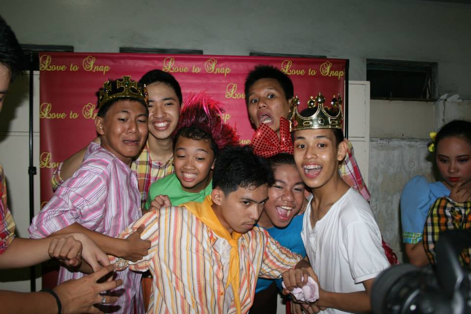 HAPPY BIRTHDAY!!! KUYA NAS!!! stay safe po kuya idol :)) miss mo napo kita :(( 