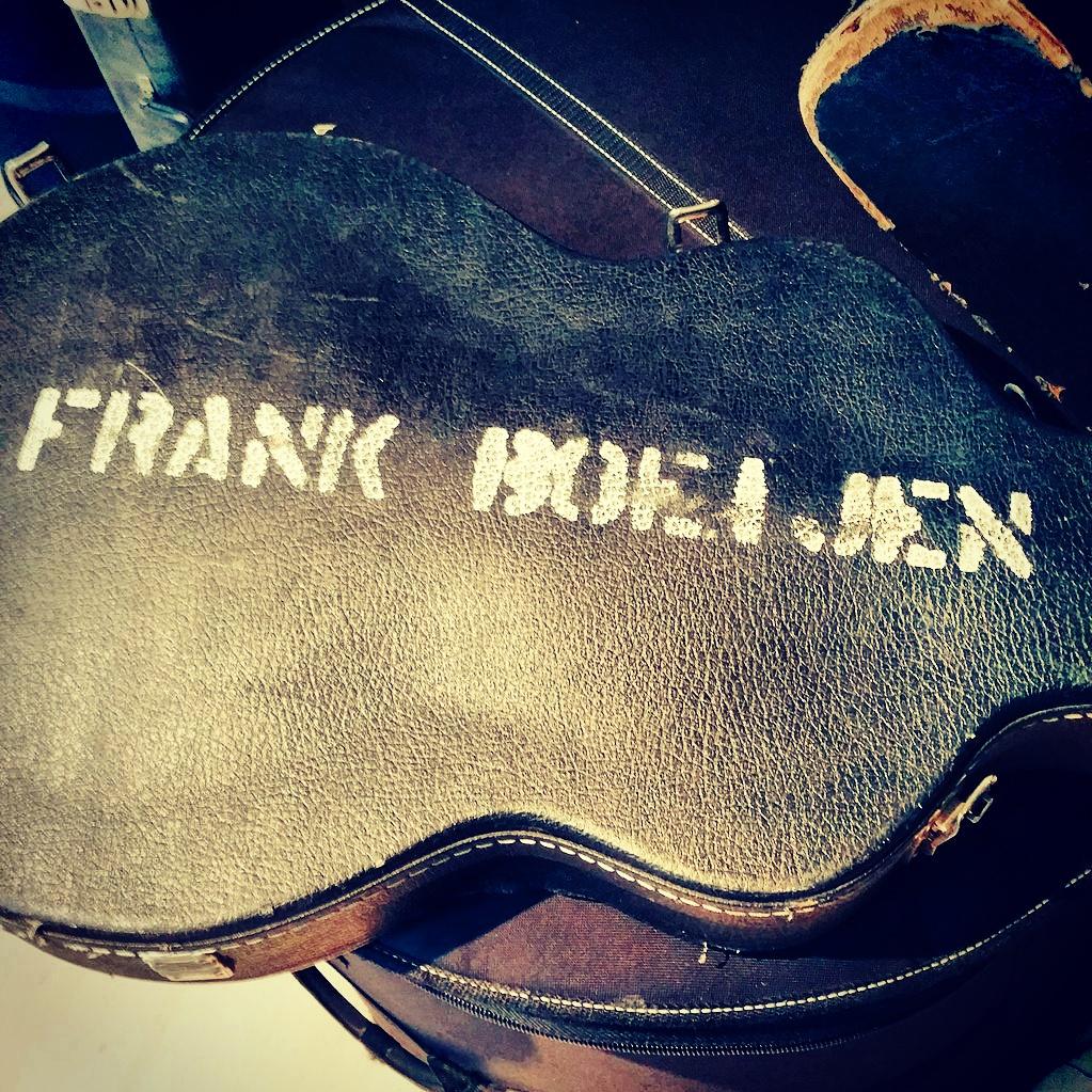 Deze meneer neemt momenteel bij ons een prachtig album op. Toffe sfeer!!