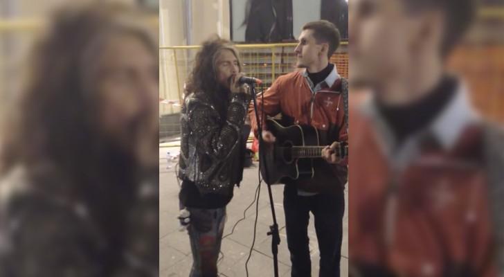 dailylikeit's tweet photo. Sorpresa Per Questo Cantante Di Strada! Canta Una Canzone Degli Aerosmith E ...
http://t.co/hFd285r39Z - http://t.co/IRbJF5n8D1