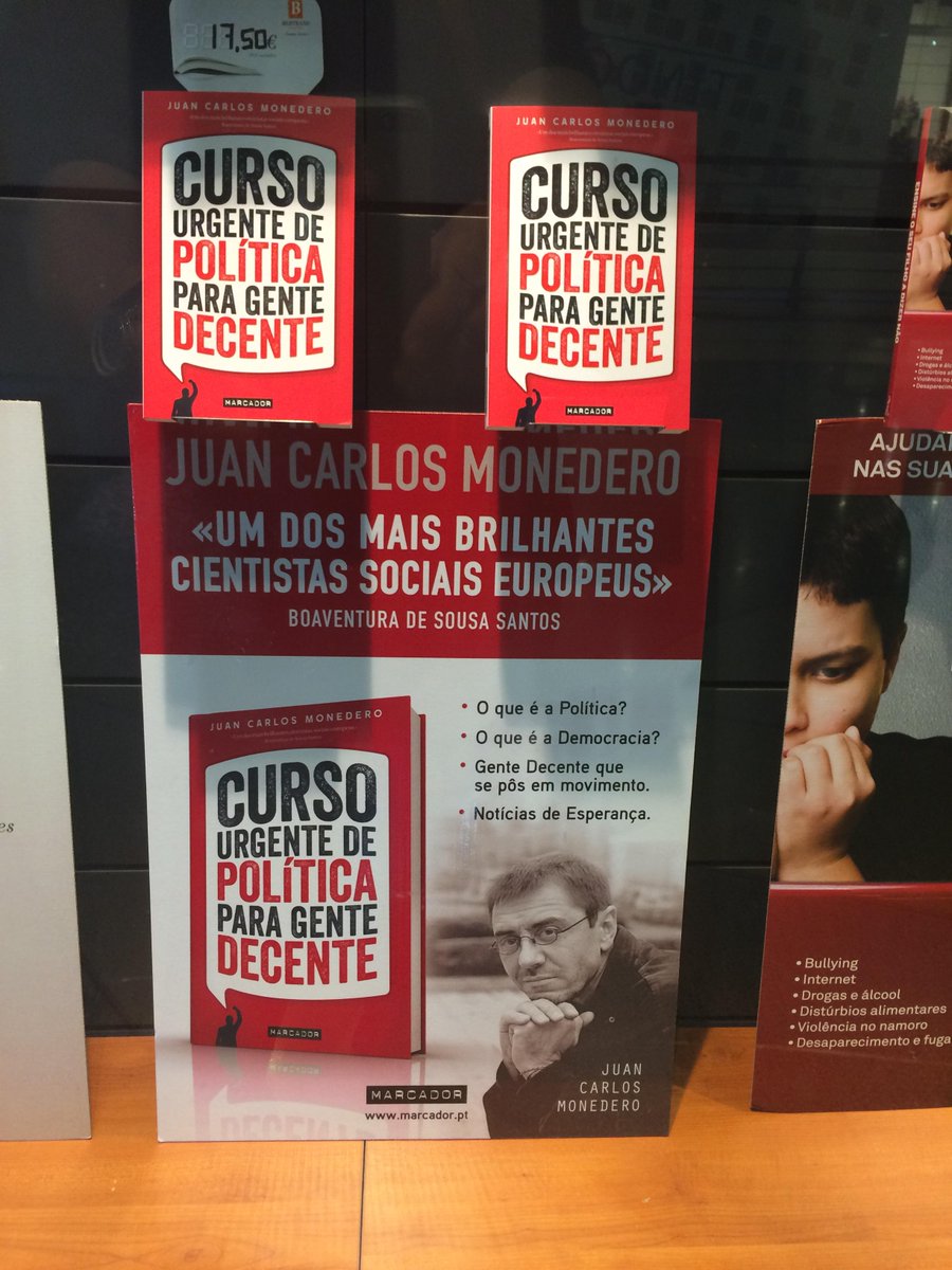 zerpe1's tweet image. Anonadado me encuentro al ver este escaparate en una gran librería de Lisboa!!No sabemos valorar el producto nacional