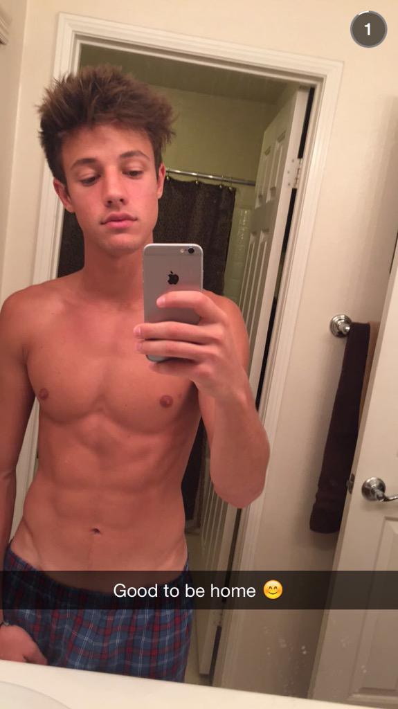 HAPPY BIRTHDAY CAMERON DALLAS!!!!! I CANT EVEN EXPLAIN HOW MUCH YOU MEAN TO ME.ILYSFM 